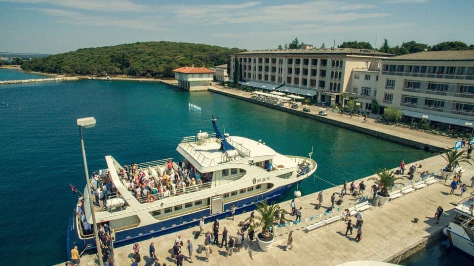 Facade/entrance, Bird's eye view
