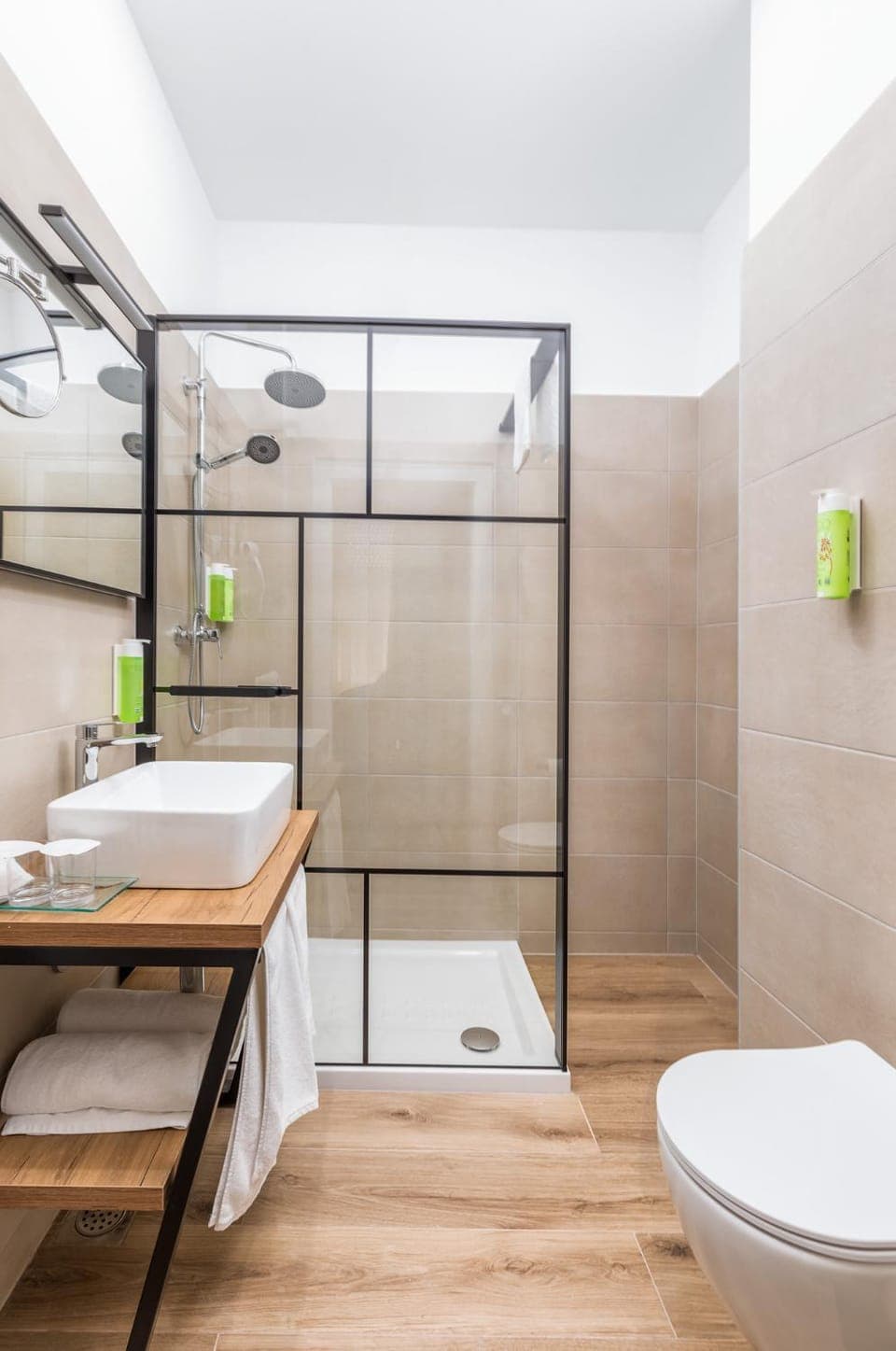 Shower, Toilet, Bathroom, towels