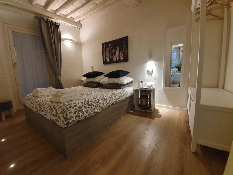 Bed, Photo of the whole room, Bedroom