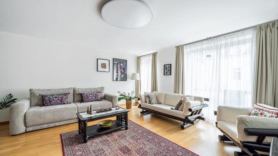 Living room, Seating area