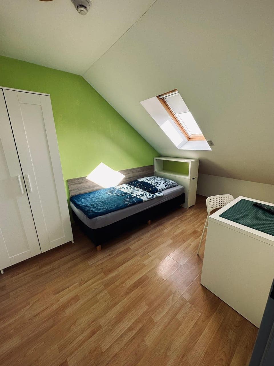 Bed, Photo of the whole room