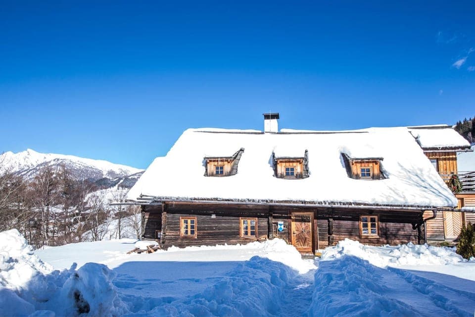 Facade/entrance, Day, Winter, Balcony/Terrace, Mountain view