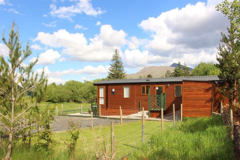 Property building, Facade/entrance, Day, Natural landscape, Summer, Garden, On site, Garden view, Garden view, Mountain view, Mountain view