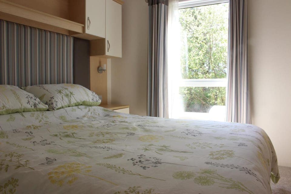 Property building, Bed, Natural landscape, View (from property/room), View (from property/room), Bedroom, On site, Area and facilities