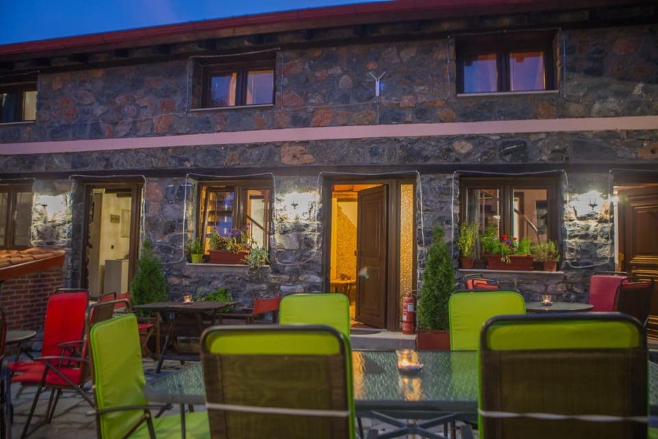 Patio, Lounge or bar