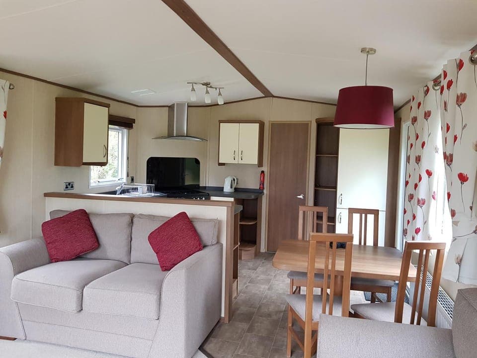 Property building, Natural landscape, Kitchen or kitchenette, Living room, Dining area, On site, Garden view, Garden view, Lake view, Lake view, Mountain view, Mountain view, River view, River view, Sea view, Sea view, Area and facilities, Area and facilities