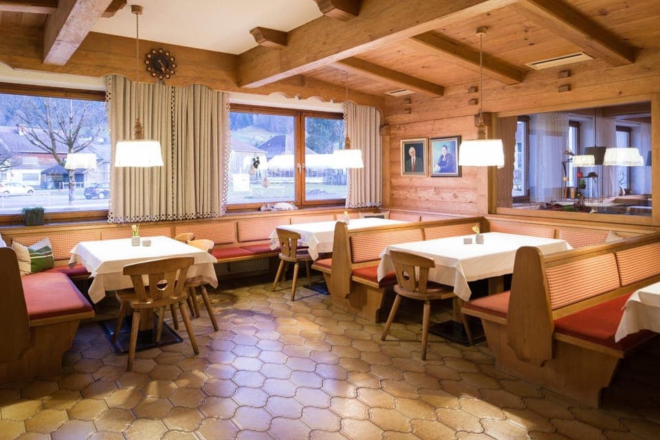 Restaurant/places to eat, Food and drinks