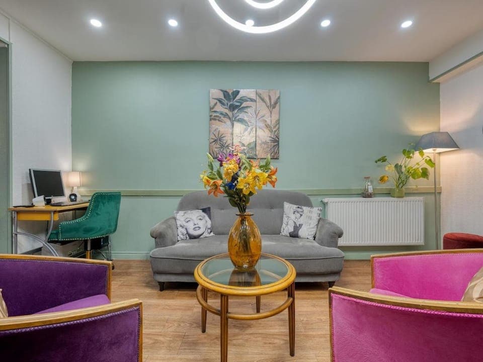 Living room, Seating area