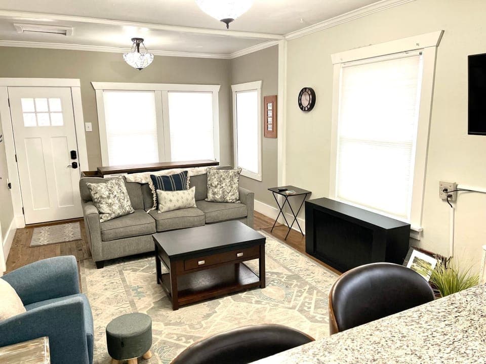 TV and multimedia, Living room, Dining area, Evening entertainment