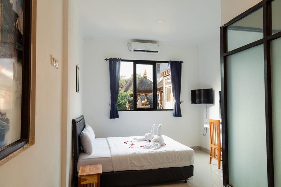 Bed, Bedroom, City view