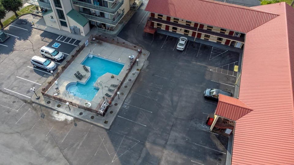 Property building, Bird's eye view, Pool view