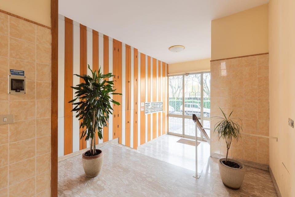 Facade/entrance, Floor plan