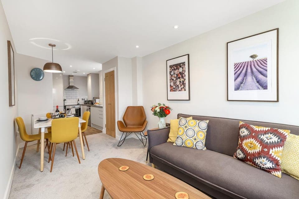 Restaurant/places to eat, Coffee/tea facilities, Kitchen or kitchenette, Living room, Seating area, Dining area, Parking