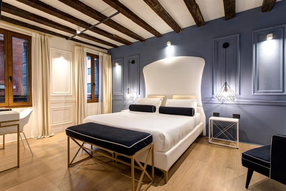 Photo of the whole room, Bedroom