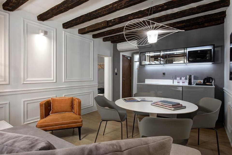 Kitchen or kitchenette, Living room, Dining area