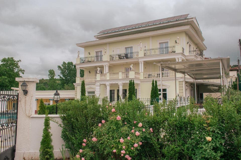 Property building, Spring, Garden