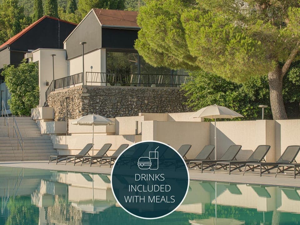 Swimming pool, sunbed