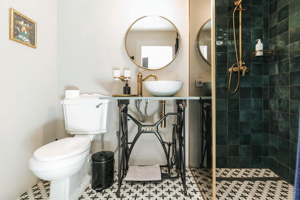 Shower, Toilet, Bathroom