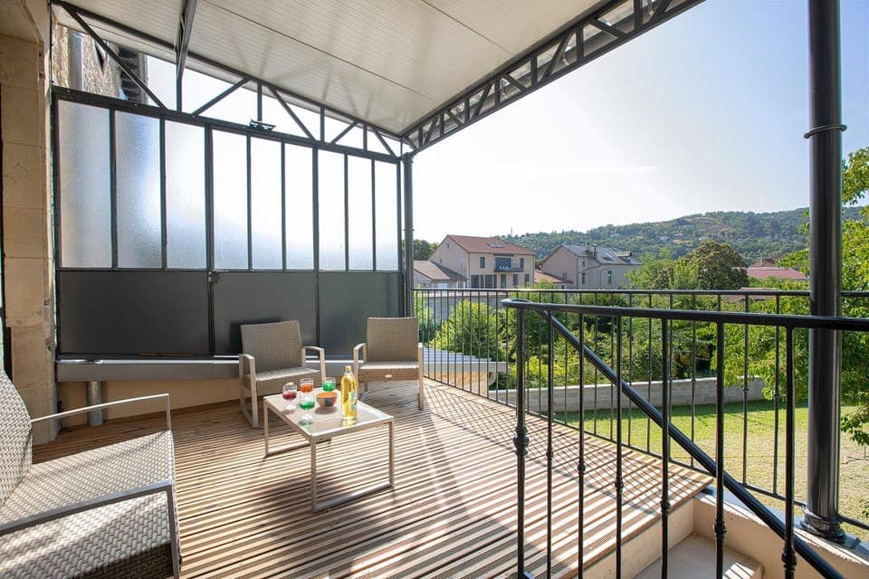 People, Balcony/Terrace, City view, Garden view, Family