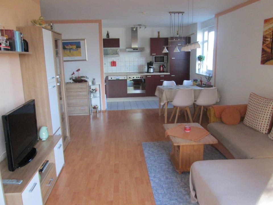 Kitchen or kitchenette, Living room, Seating area, Dining area