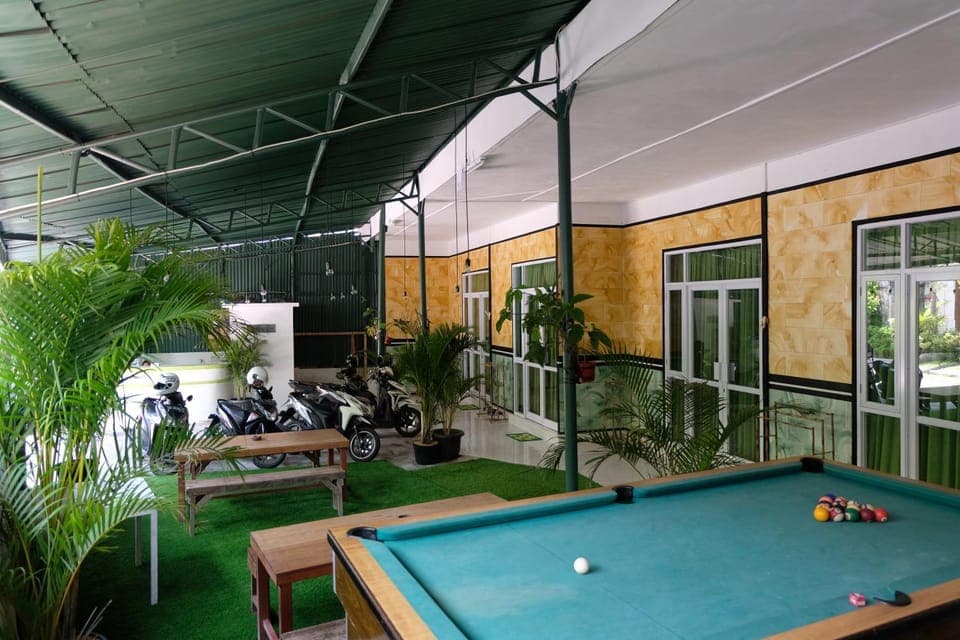 Property building, Billiard, Lounge or bar