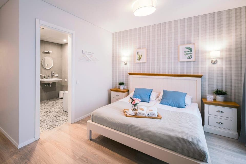 Bed, Bathroom, Bedroom, Bath, towels