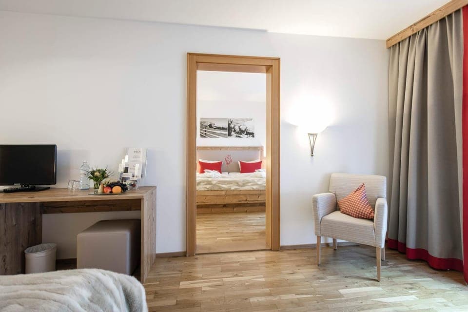 Bed, Photo of the whole room