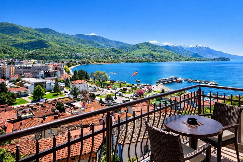 Balcony/Terrace, City view, Lake view