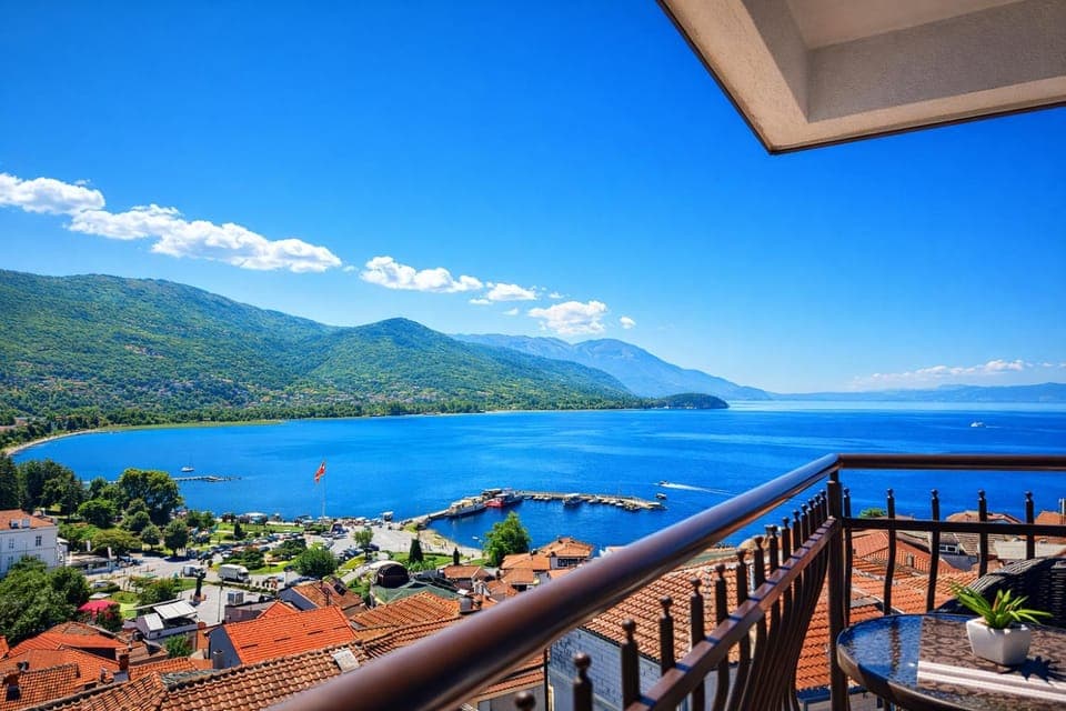 Balcony/Terrace, Lake view