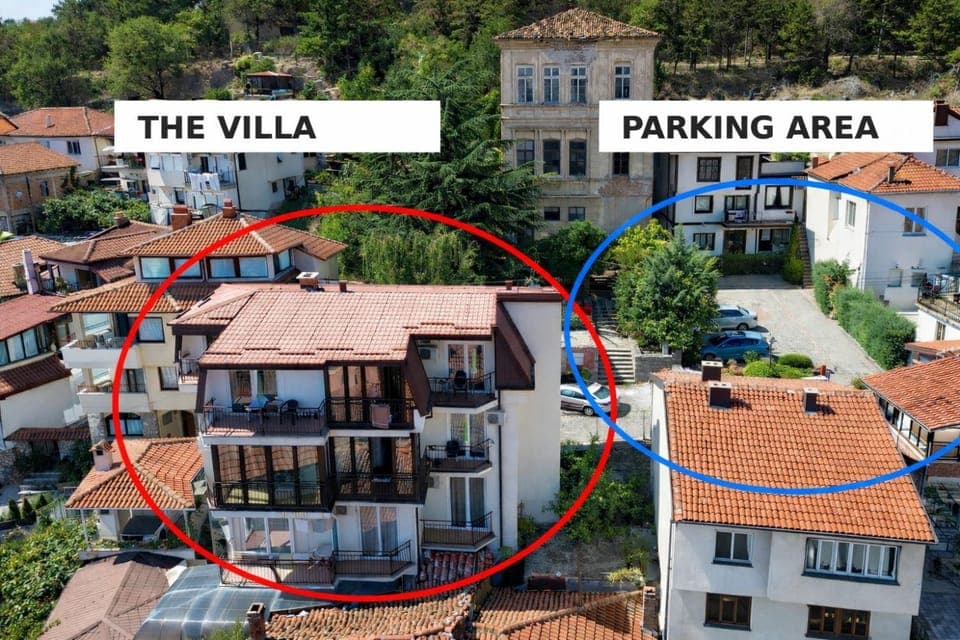 Property building, Bird's eye view, Street view, Location, Parking