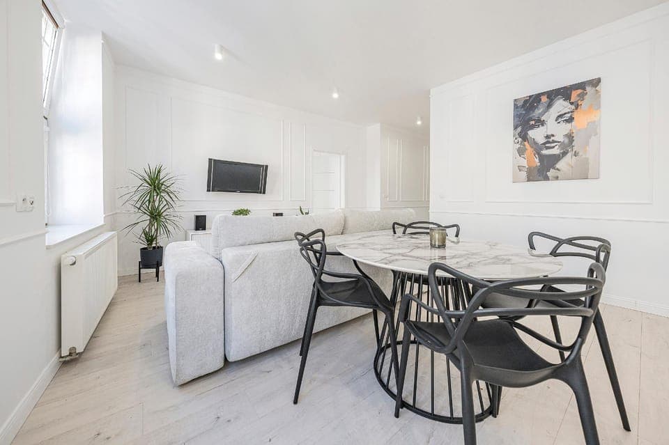 TV and multimedia, Kitchen or kitchenette, Living room, Seating area, Dining area, Evening entertainment