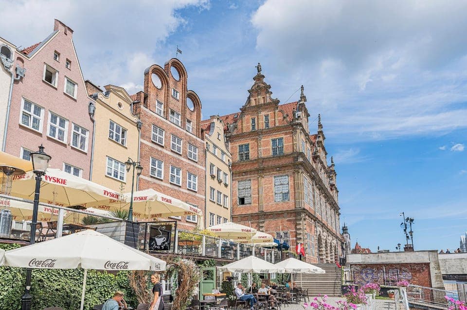 Property building, Location