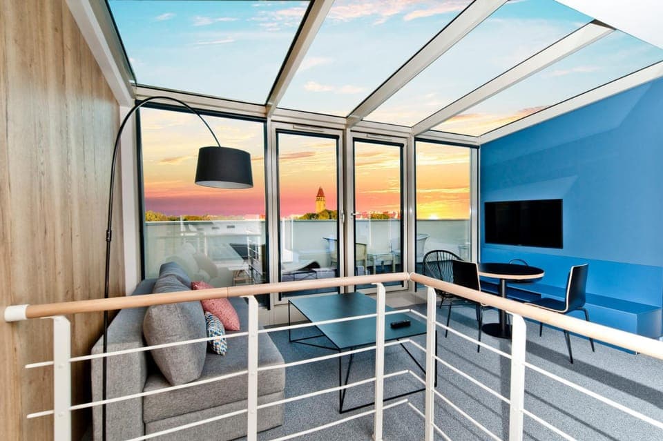 Natural landscape, TV and multimedia, View (from property/room), Balcony/Terrace, Living room, Seating area, Dining area, Evening entertainment, Sea view