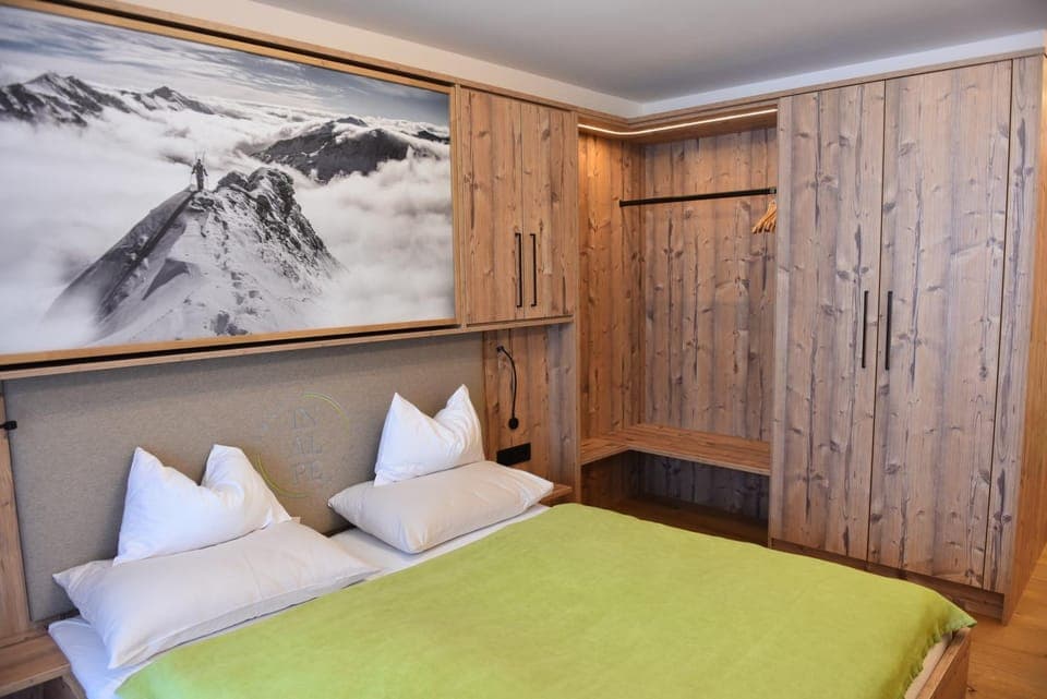 Bed, Photo of the whole room, Bedroom, wardrobe