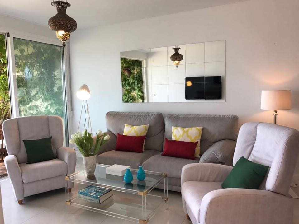 Seating area, Dining area