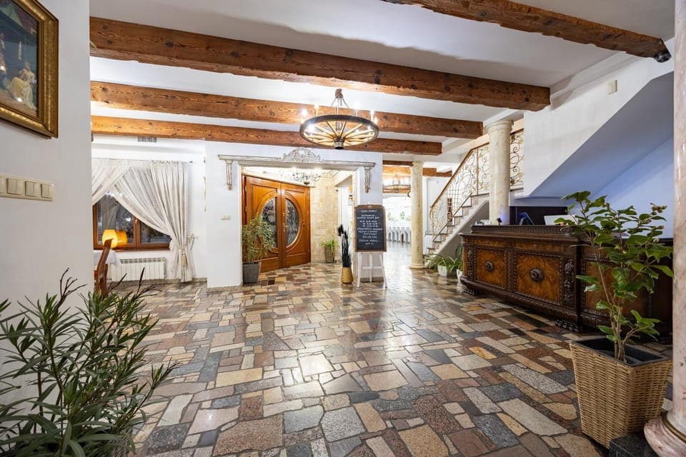 Restaurant/places to eat, Lobby or reception