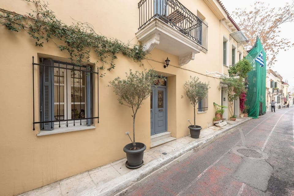Property building, Day, Neighbourhood, Street view