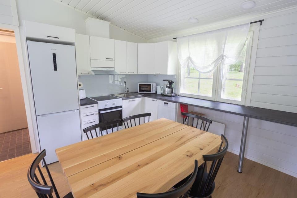Kitchen or kitchenette, Dining area, oven, pet friendly, stove