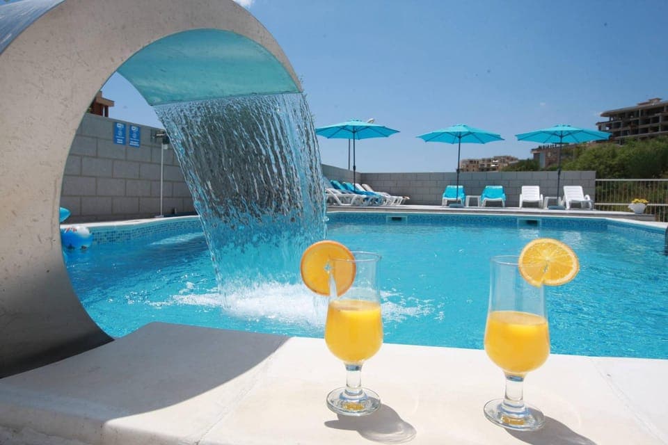 Swimming pool, Swimming pool, Drinks, Alcoholic drinks