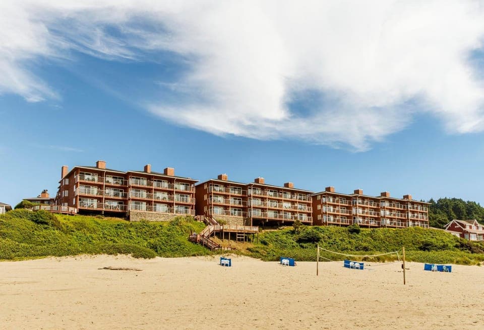 Facade/entrance, Area and facilities