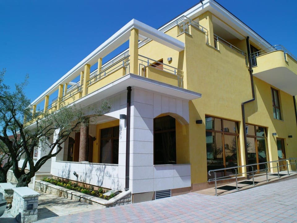 Facade/entrance, Spring, Day, Other, On site, Area and facilities