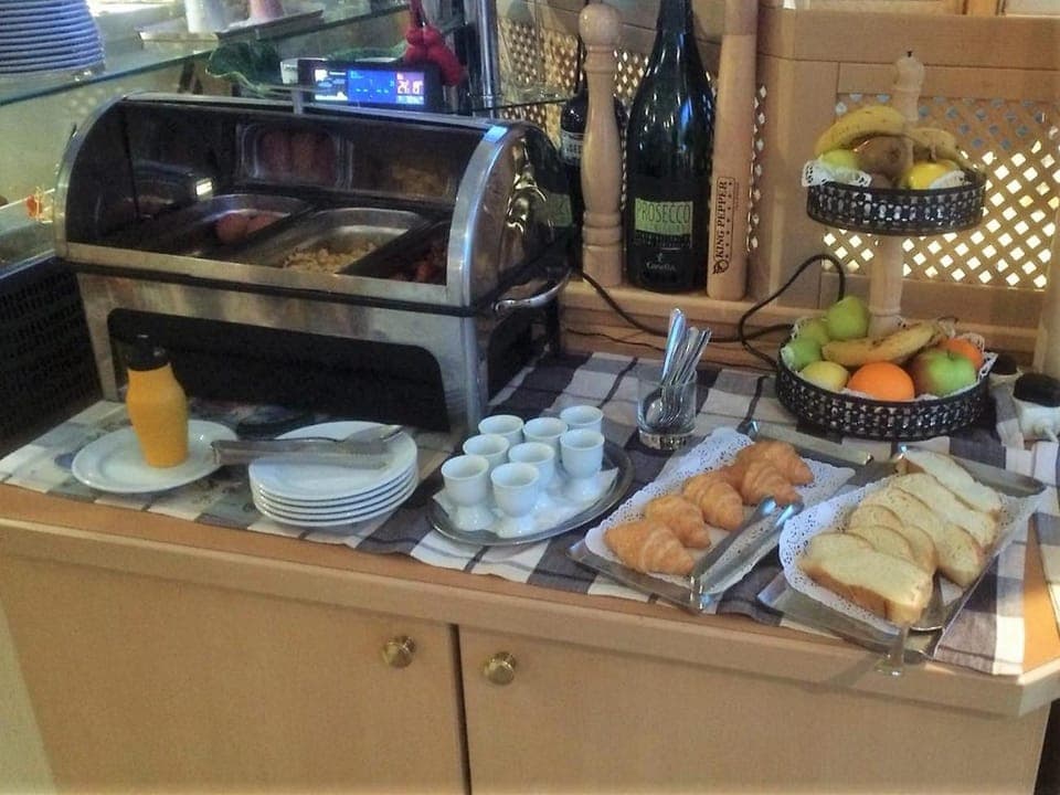 Restaurant/places to eat, Breakfast, Buffet breakfast