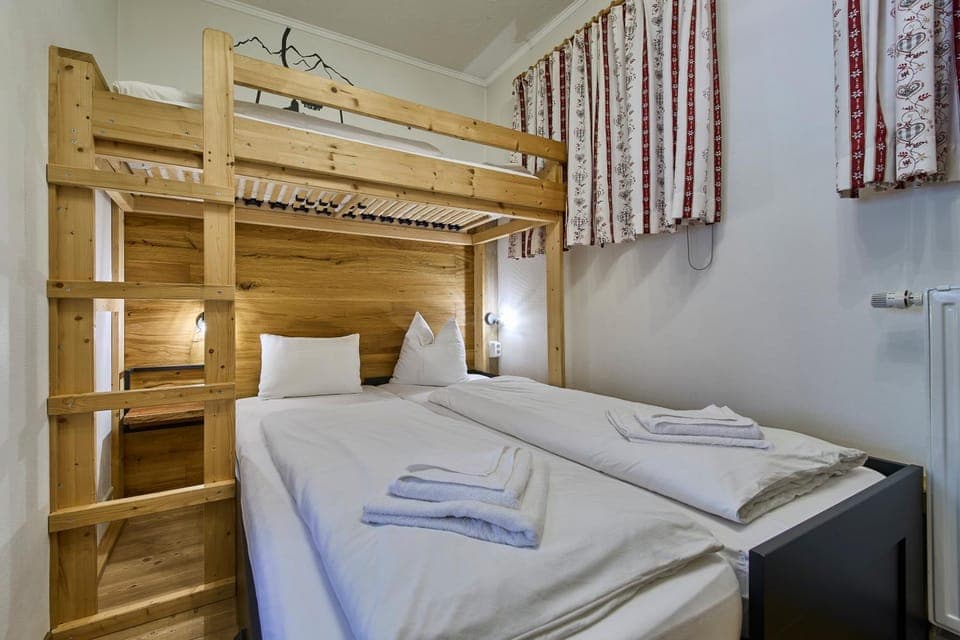 Bed, Bedroom, bunk bed