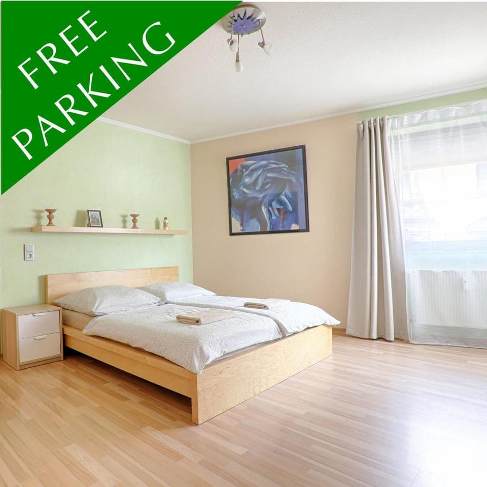 Photo of the whole room, Bedroom