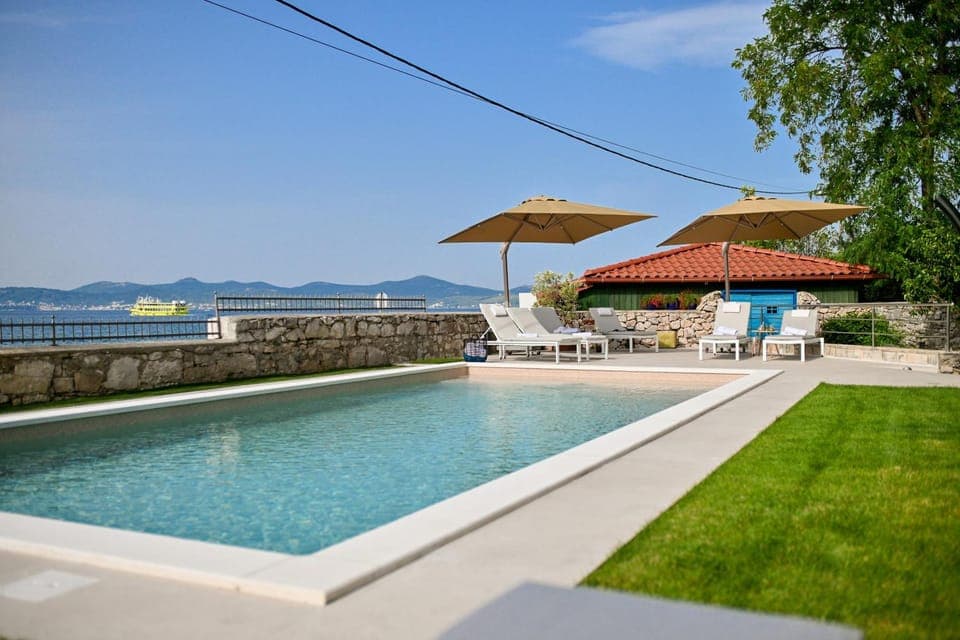 Balcony/Terrace, City view, Garden view, Pool view, Sea view, Swimming pool, Sunrise, Sunset, sunbed