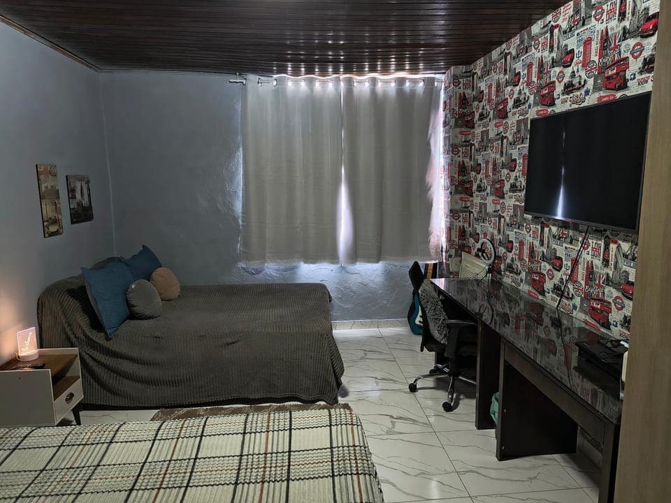 Bed, TV and multimedia, Photo of the whole room, Evening entertainment, Bedroom