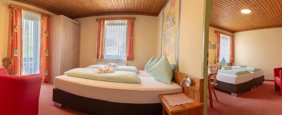 Photo of the whole room, Decorative detail, Bedroom, Family