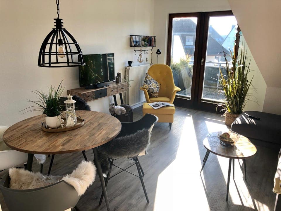 Day, Photo of the whole room, Autumn, On site