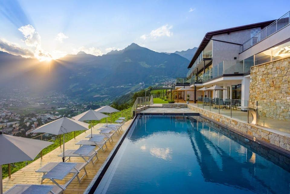 Property building, Natural landscape, Mountain view, Pool view, Swimming pool, sunbed