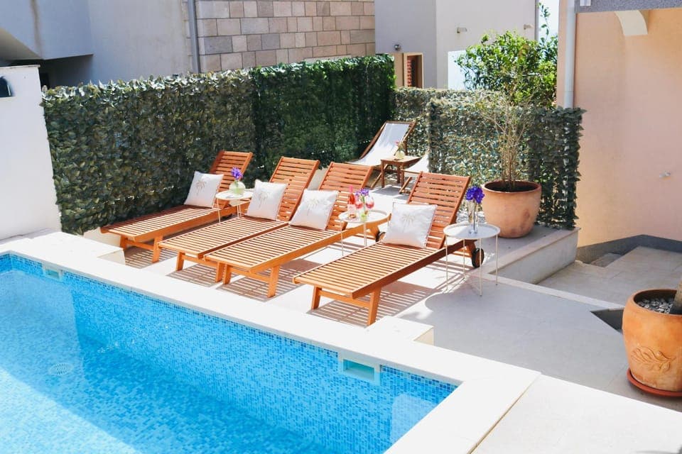 Pool view, Swimming pool, sunbed